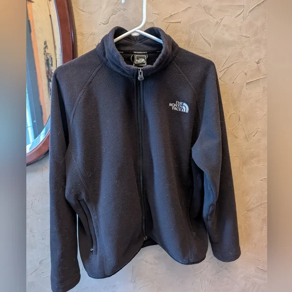 The North Face Classic Black Fleece Jacket - Picture 1 of 8